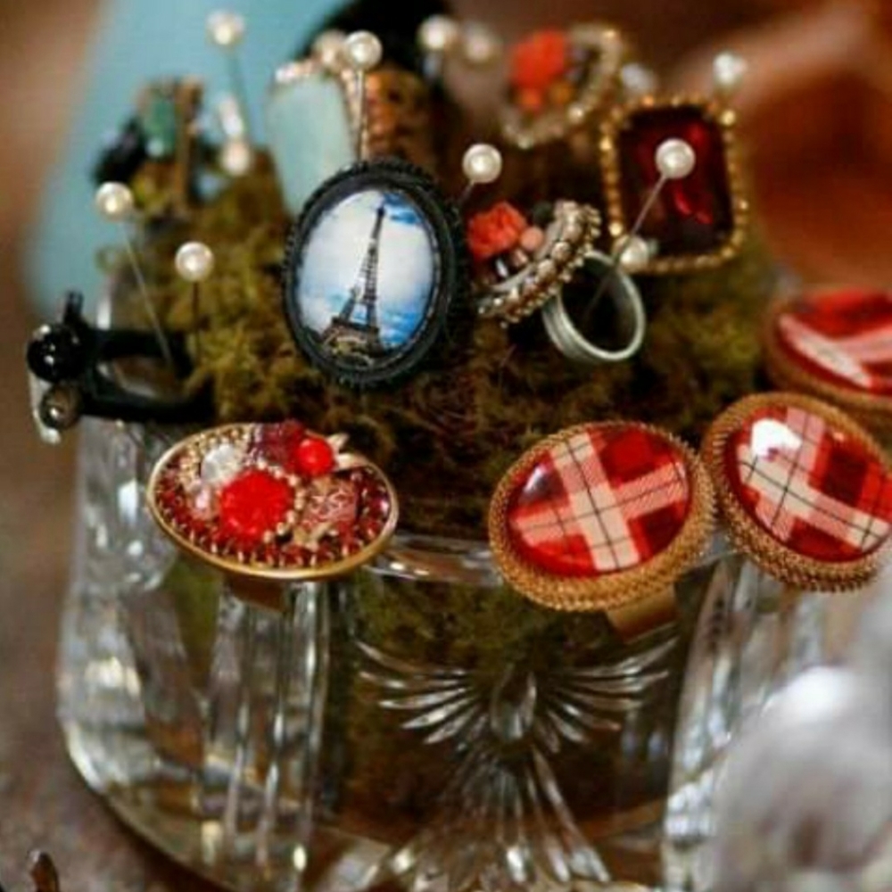 Pretty Lil' Punk! Red Plaid Resin Ring - Picture 6 of 8